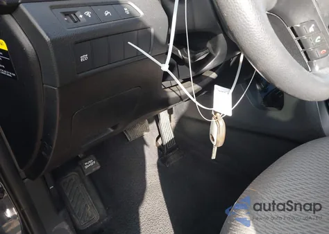 2016 Hyundai Santa Fe Sport 2.4L z USA, uszkodzony, nr VIN 5XYZT3LB0GG319352